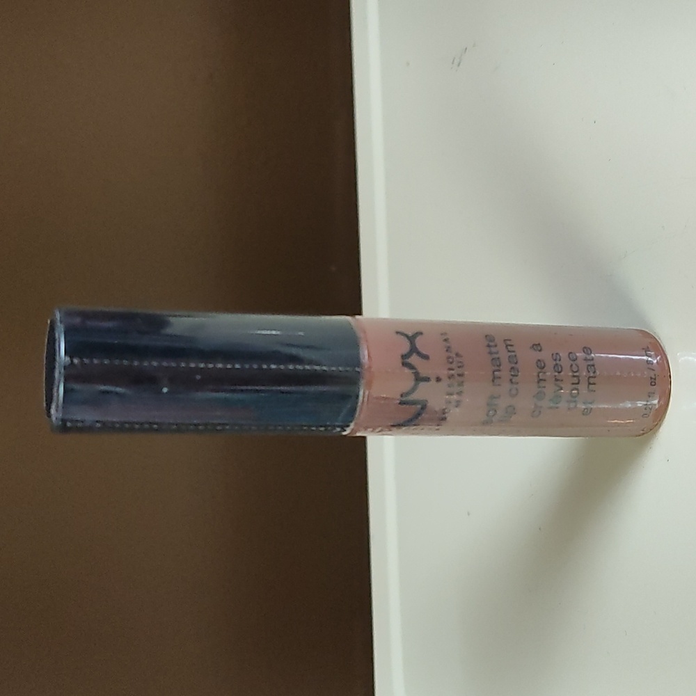 NWT Nyx Professional Makeup Soft Matte Lip Cream Abu Dhabi